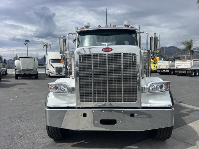 2027 Peterbilt 589-2