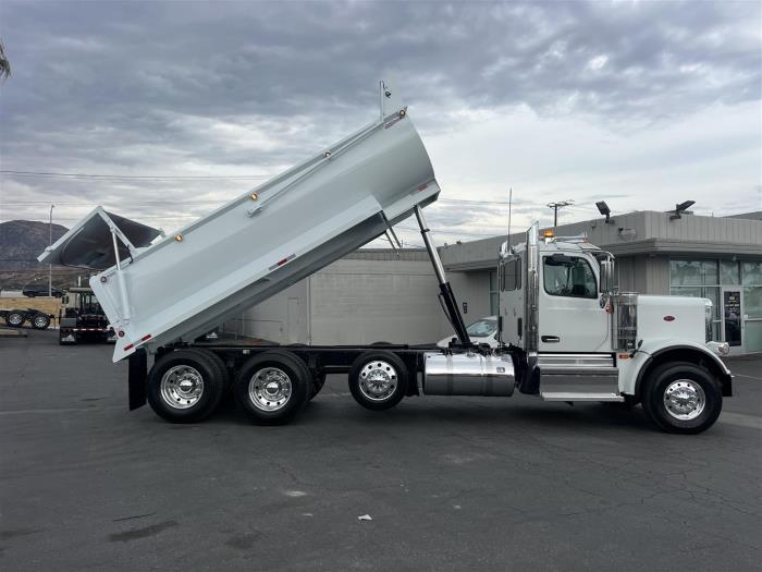 2027 Peterbilt 589-33