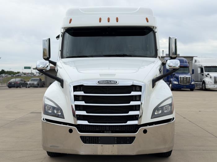 2022 Freightliner Cascadia-1