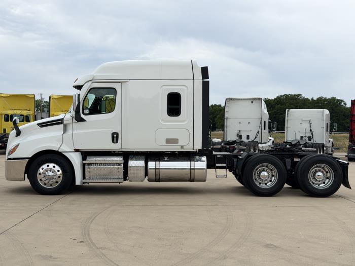 2022 Freightliner Cascadia-7