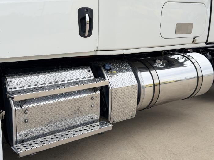 2022 Freightliner Cascadia-9