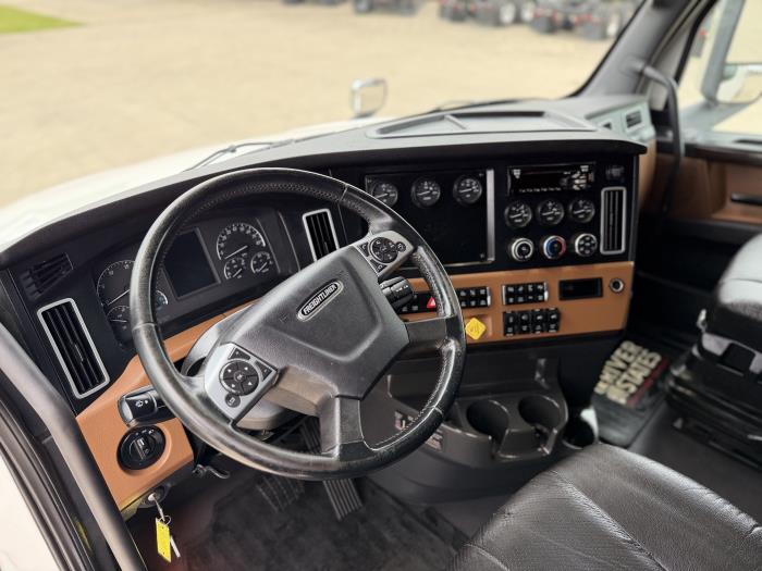 2022 Freightliner Cascadia-19