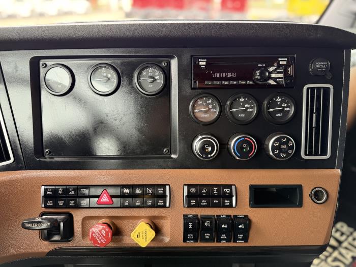 2022 Freightliner Cascadia-27
