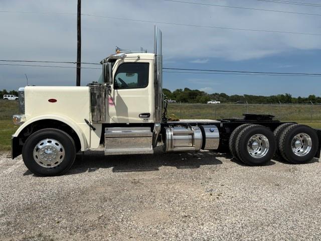 2027 Peterbilt 589-4