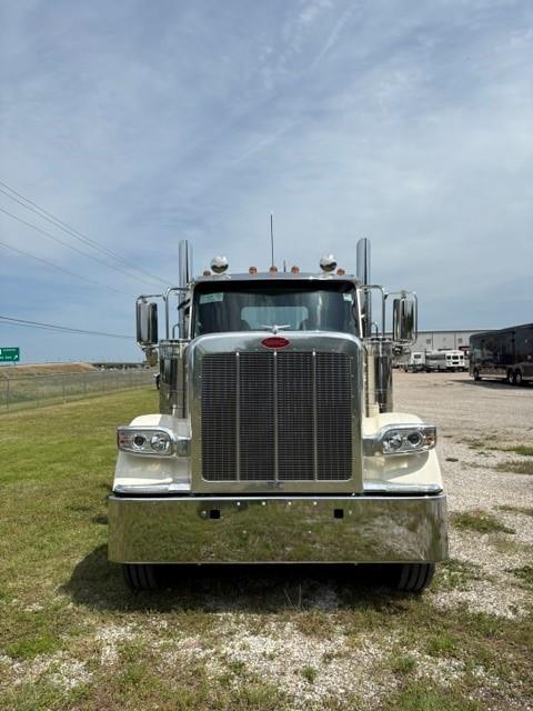 2027 Peterbilt 589-5