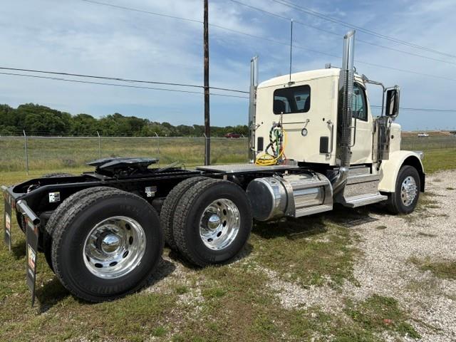 2027 Peterbilt 589-7