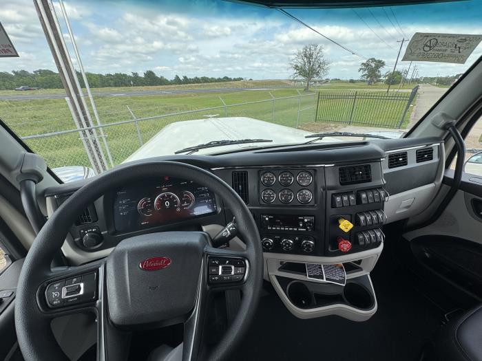 2027 Peterbilt 589-10