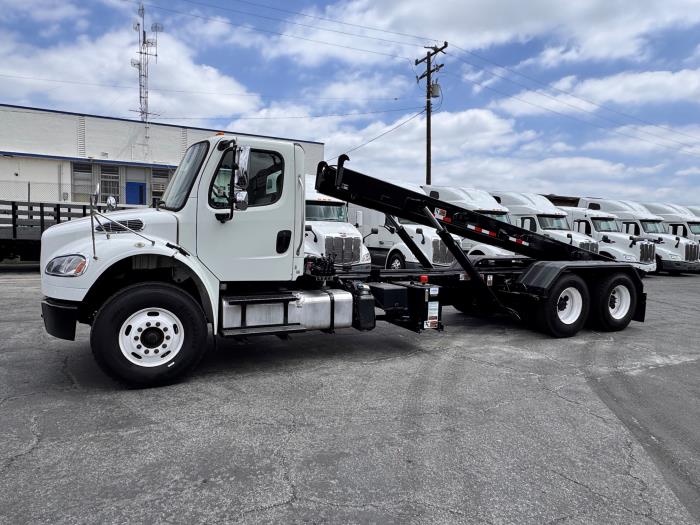 2018 Freightliner Business Class M2 106-1