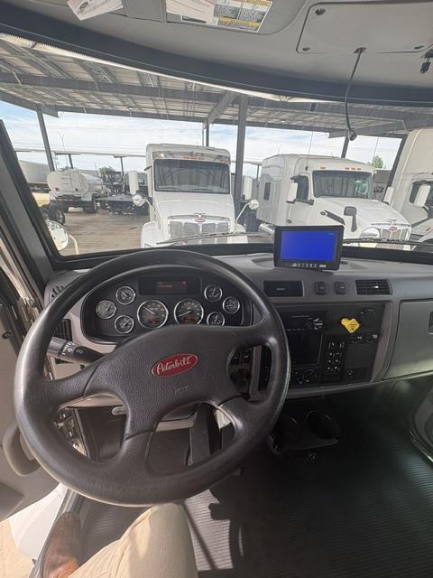 2020 Peterbilt 337-8
