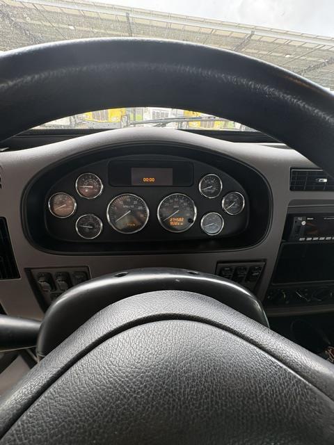 2021 Peterbilt 337-3