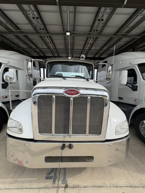 2021 Peterbilt 337-5