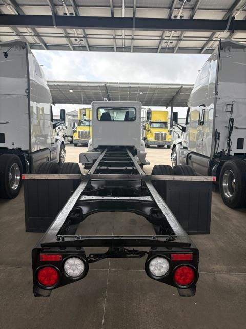 2021 Peterbilt 337-8