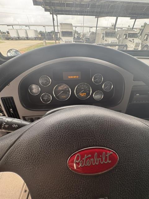 2020 Peterbilt 337-2