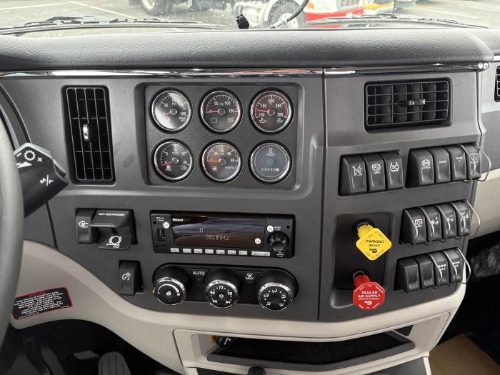 2027 Peterbilt 579-16