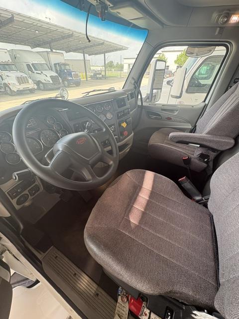 2020 Peterbilt 579-8