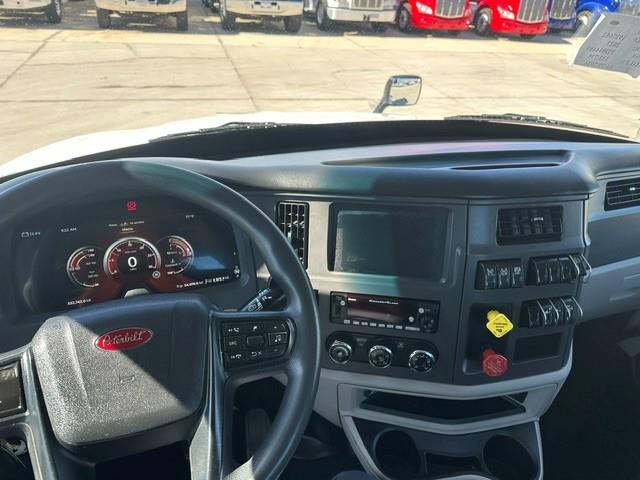 2023 Peterbilt 579-3