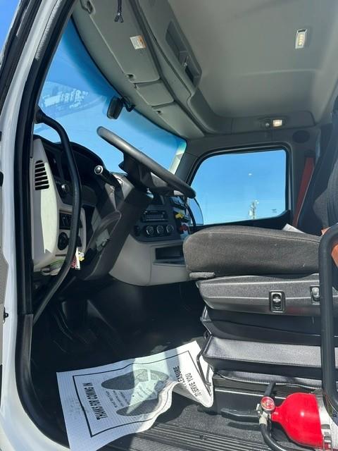 2023 Peterbilt 579-6