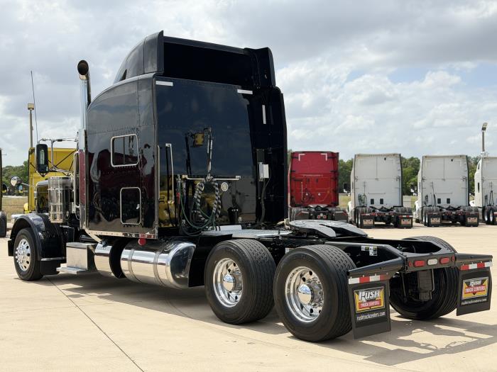 2022 Peterbilt 389-7