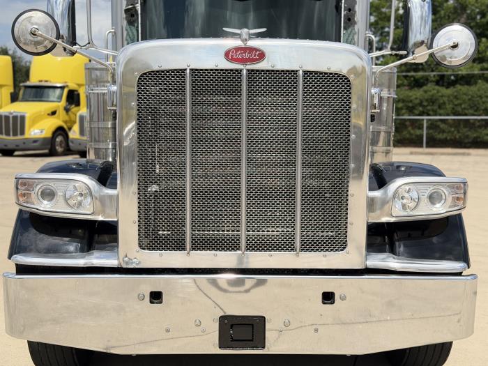 2022 Peterbilt 389-9
