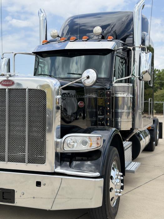 2022 Peterbilt 389-10