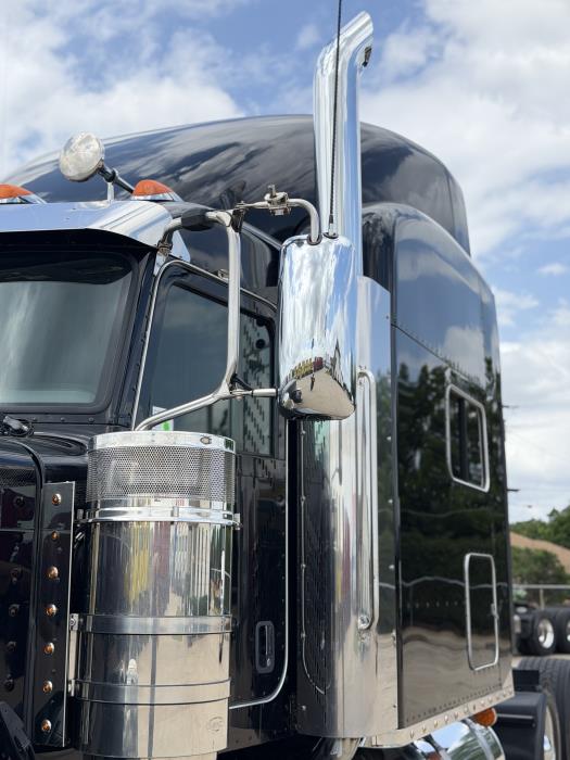 2022 Peterbilt 389-11