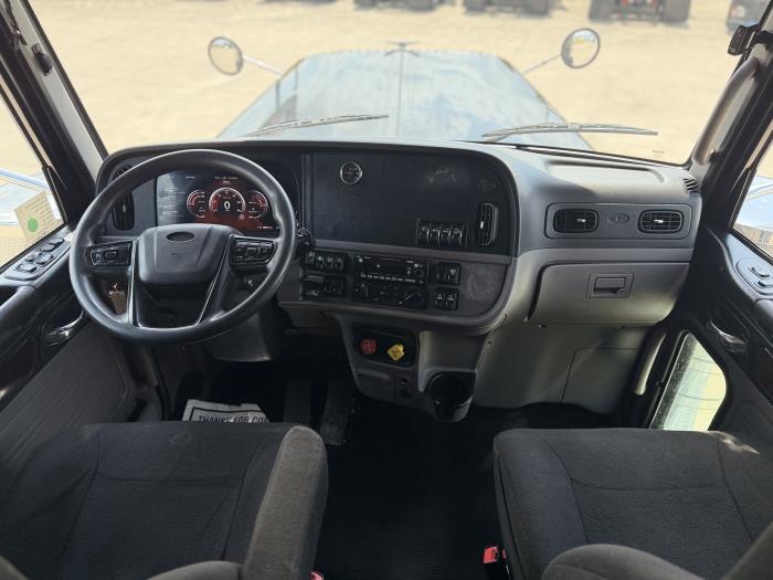 2022 Peterbilt 389-31