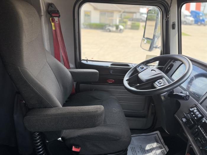 2022 Peterbilt 389-33