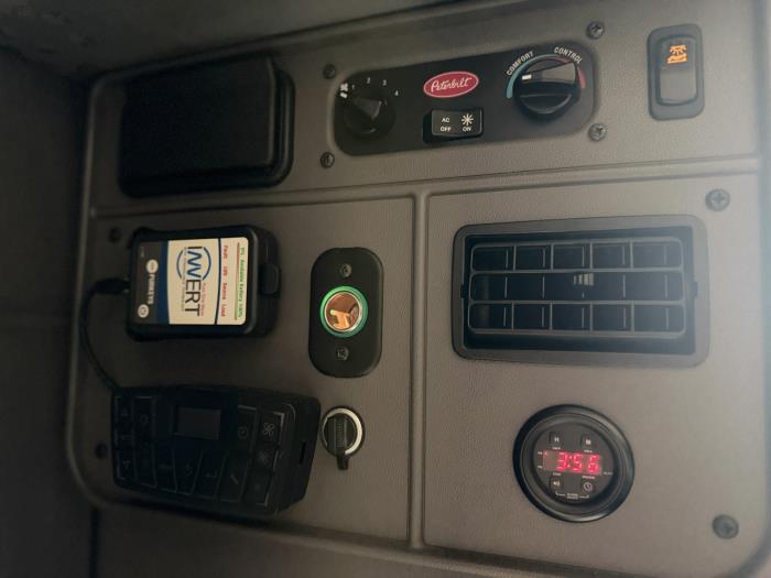 2022 Peterbilt 389-38