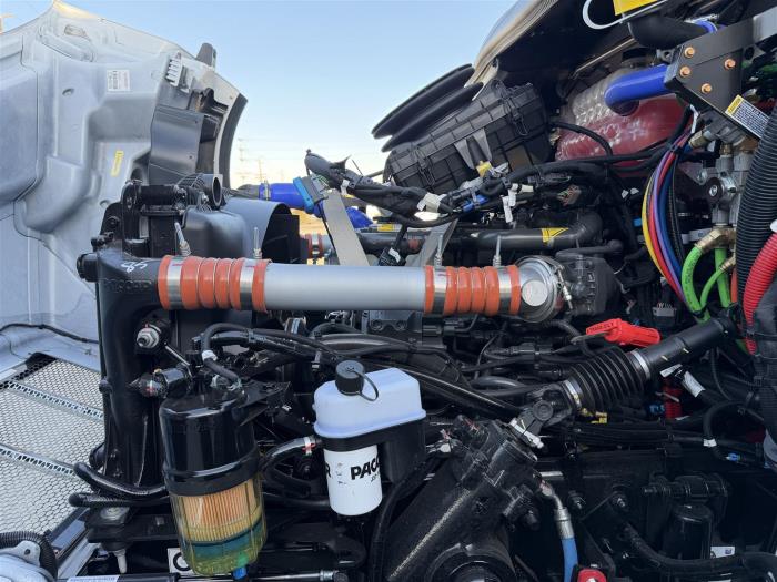 2027 Peterbilt 548-12