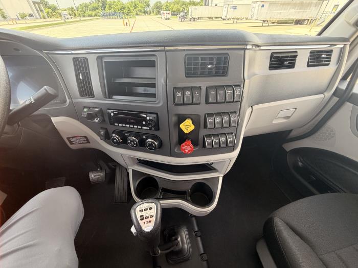 2027 Peterbilt 567-21
