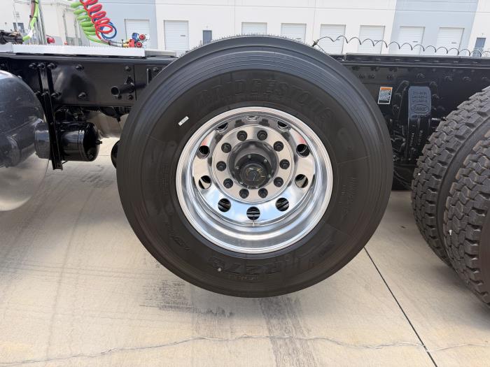 2027 Peterbilt 567-11