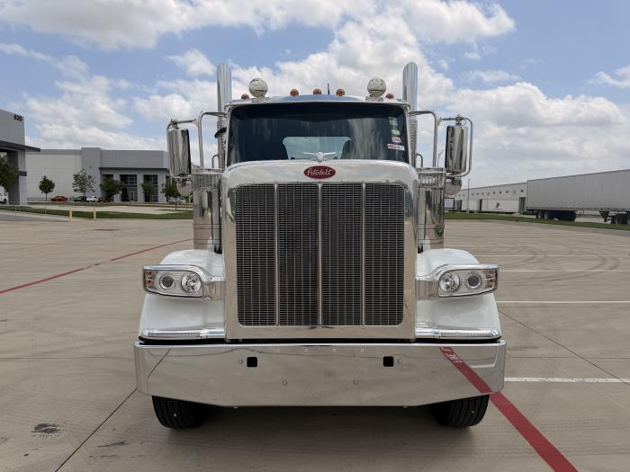 2027 Peterbilt 589-1