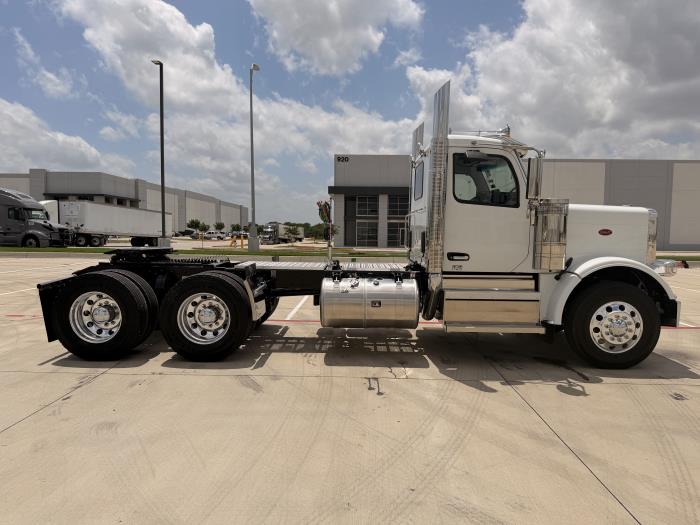 2027 Peterbilt 589-3