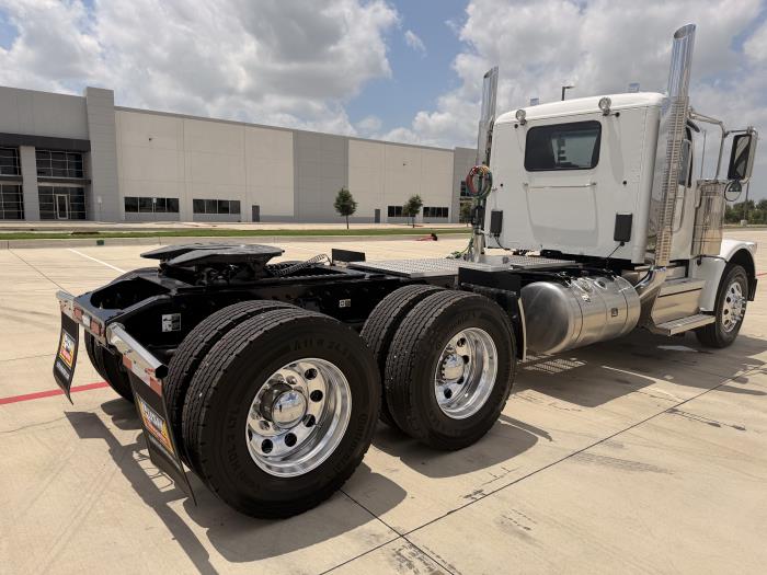 2027 Peterbilt 589-4
