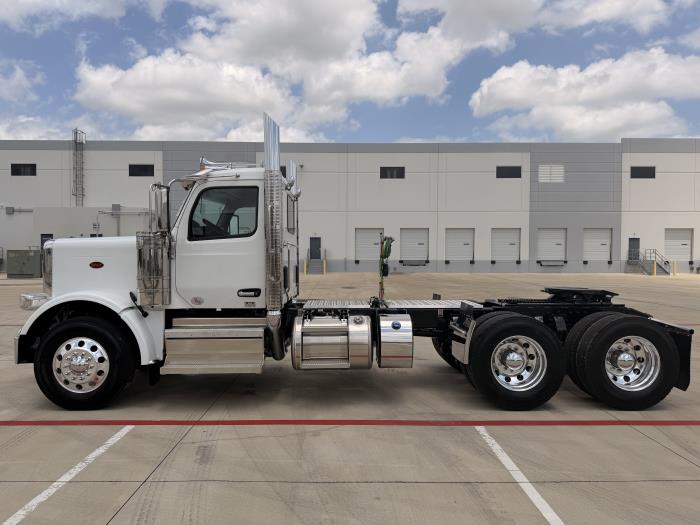 2027 Peterbilt 589-7