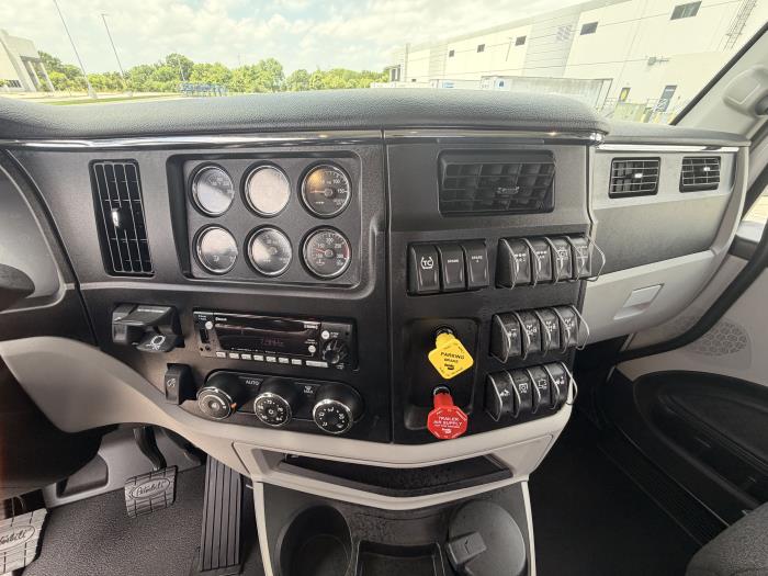 2027 Peterbilt 589-19