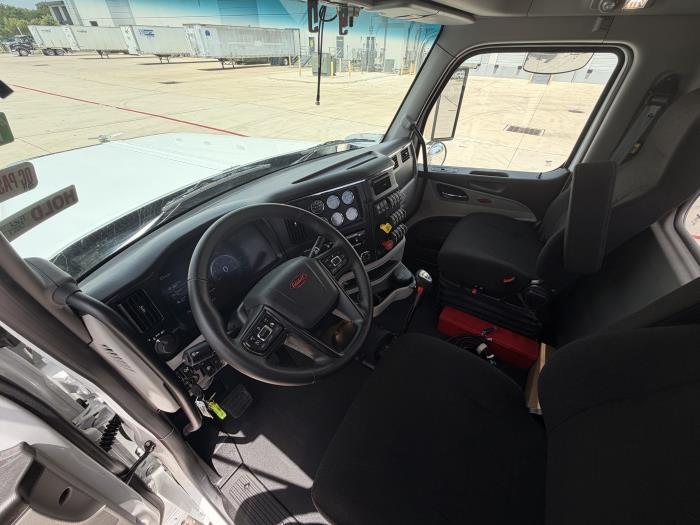 2027 Peterbilt 589-17