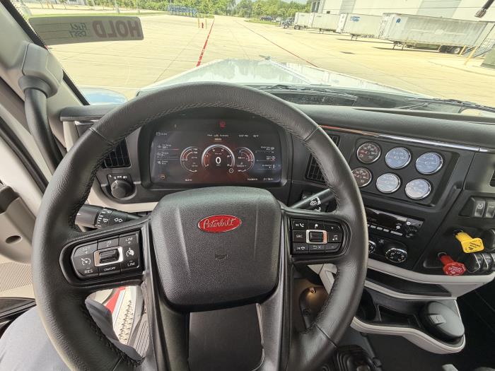 2027 Peterbilt 589-18