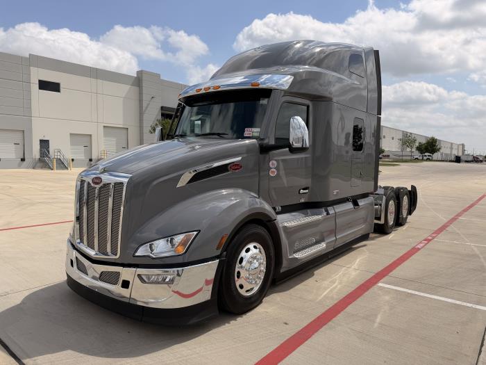 2027 Peterbilt 579-1