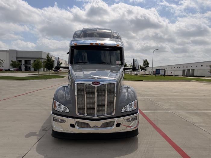 2027 Peterbilt 579-2