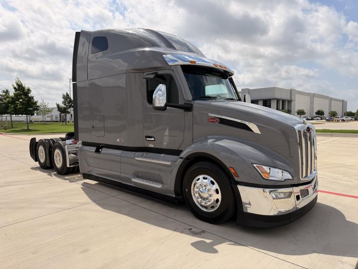 2027 Peterbilt 579-3