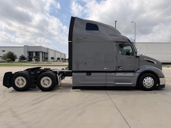 2027 Peterbilt 579-4