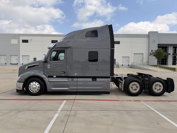 2027 Peterbilt 579-8