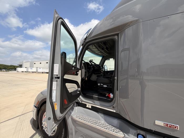 2027 Peterbilt 579-14