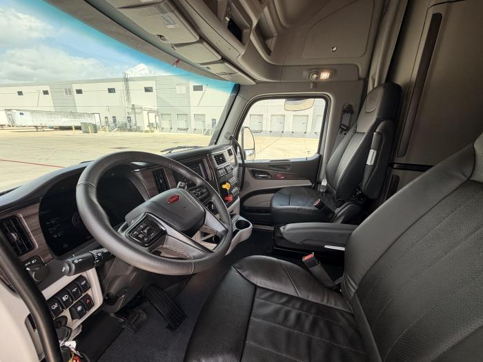 2027 Peterbilt 579-15