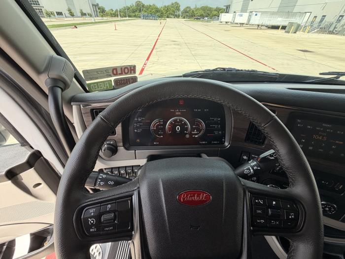 2027 Peterbilt 579-16
