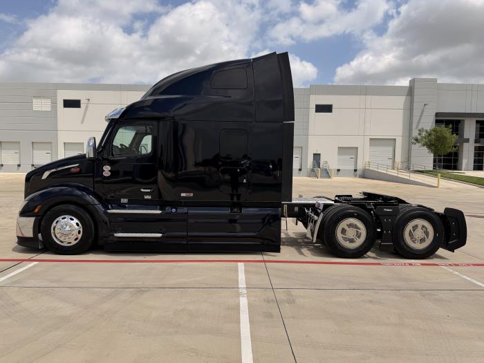2027 Peterbilt 579-8