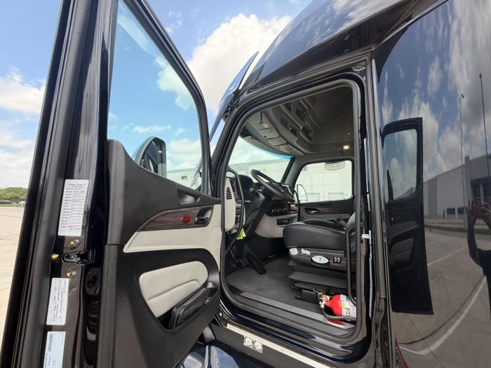 2027 Peterbilt 579-14