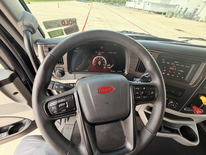 2027 Peterbilt 579-16