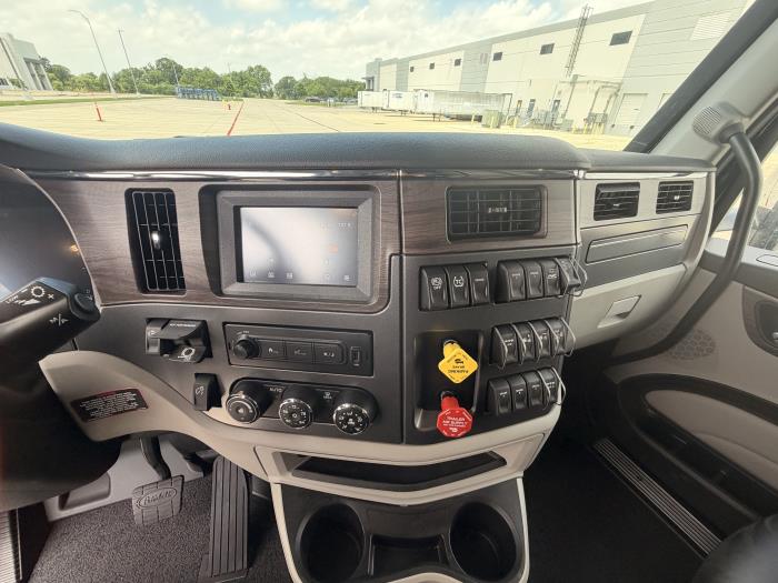 2027 Peterbilt 579-17